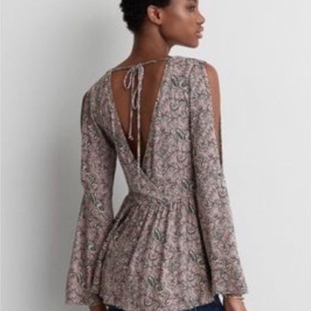 American Eagle Floral Peplum Top